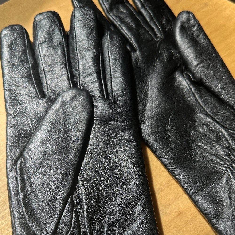 MICHAEL Michael Kors Black Quilted Leather Gloves - Picture 6 of 8
